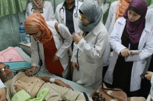 Medical students at Al Shifa Hospital examine a patient. (Bob Haynes photo)