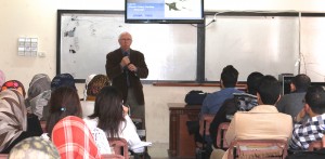 Bob Haynes teaches advanced cardiac life support to medical students. 